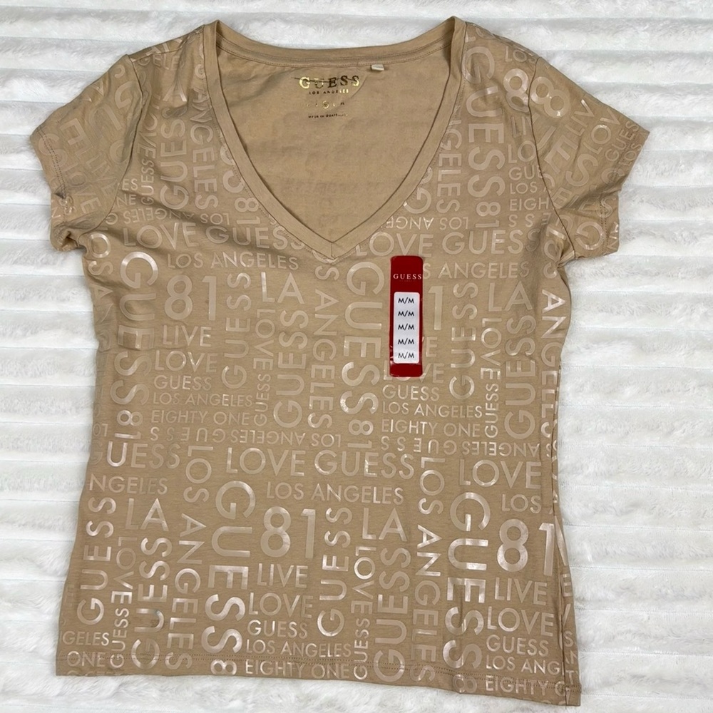 NWOT Guess 1981 Live Love  Los Angeles Logo V-Neck T-Shirt Beige Short Sleeve M